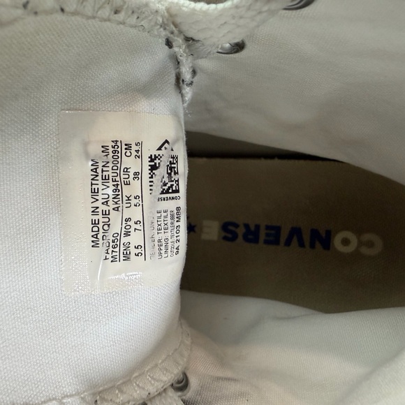 Converse High-Tops - Picture 7 of 9